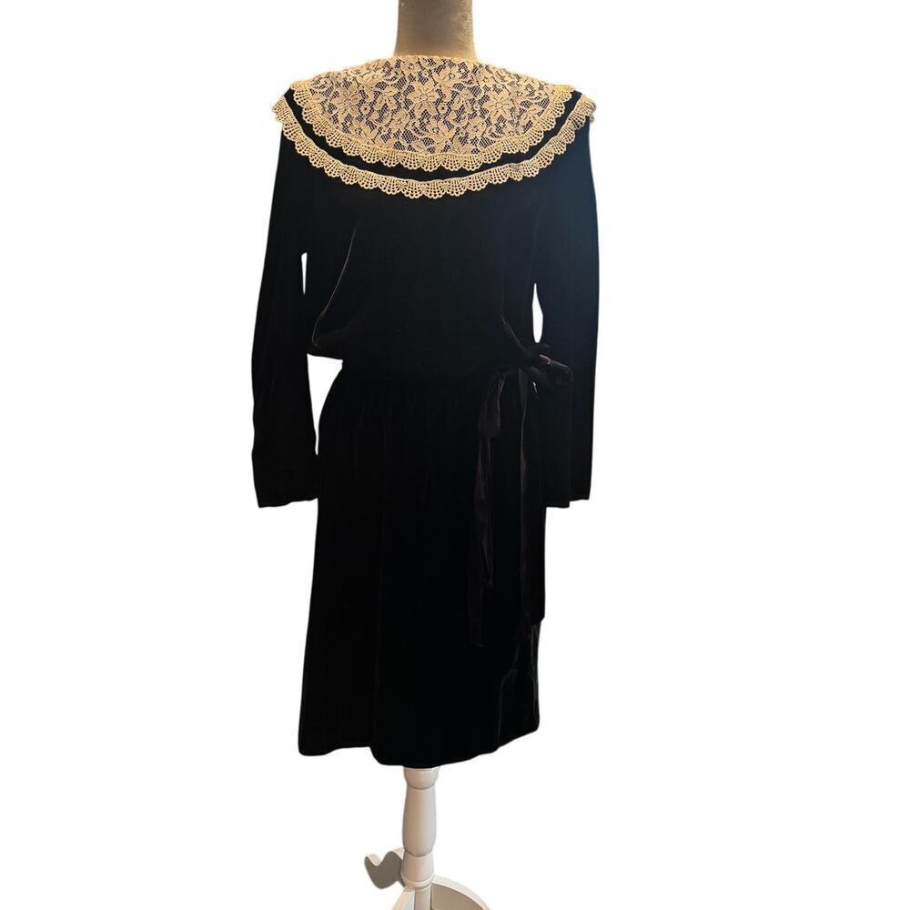 Vintage GUNNE SAX Black Velvet Goth Prairie Dress with White Lace Collar Size 9